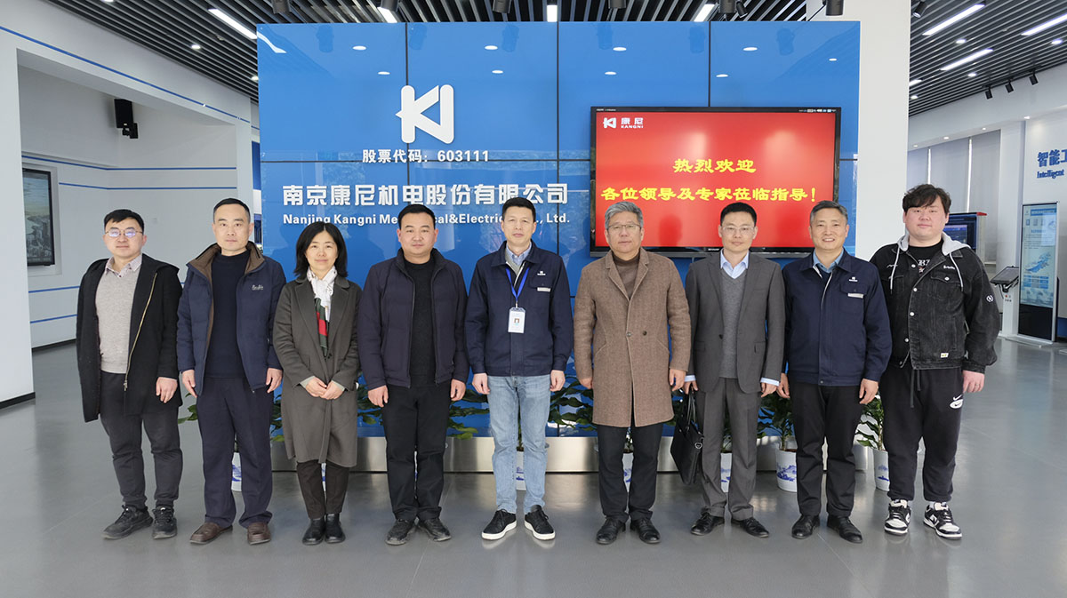 南京高等職業(yè)技術學校副校長一行參觀調(diào)研康尼電氣